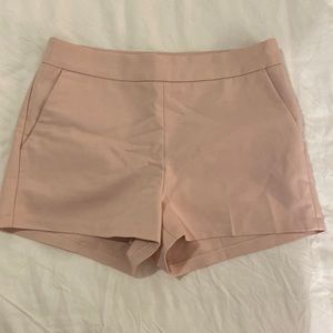 Side zip dress shorts. Pink.